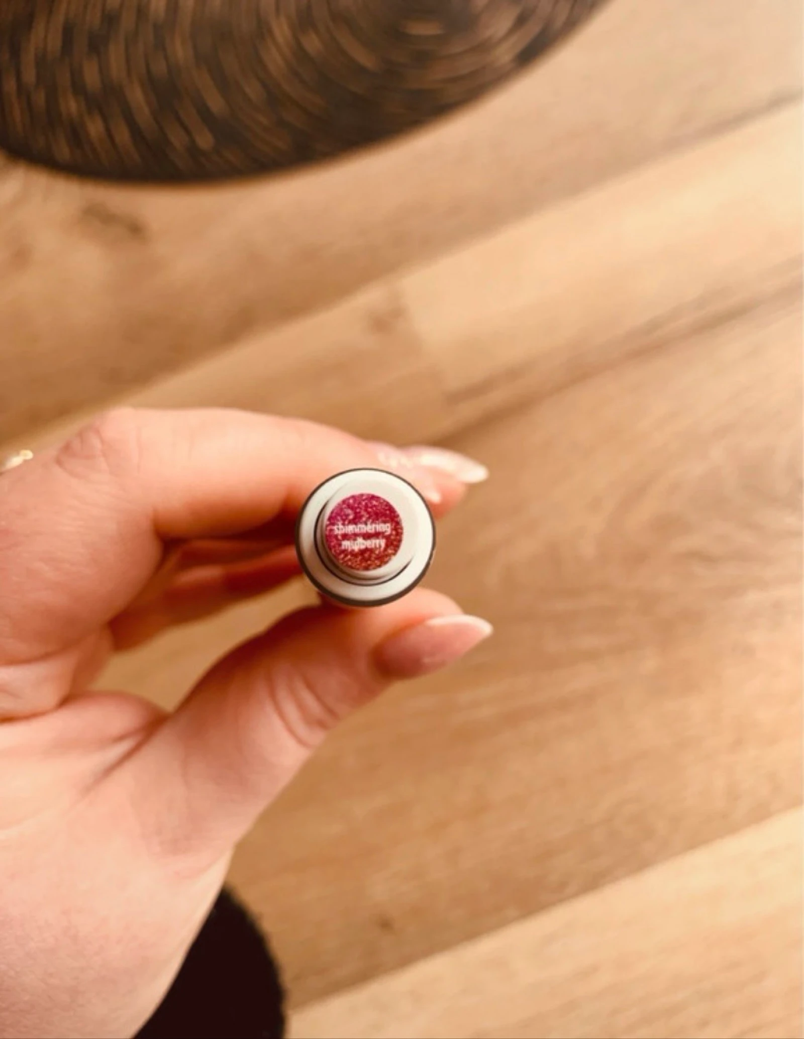 Água de Lábios Repulpante Maracujá Juicy Plumping Lip Oil - Shimmering Mulberry - Marca Tarte – photo 4